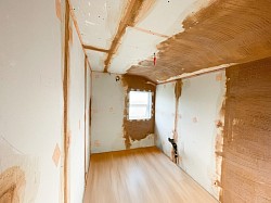 x3 cold solid walls and the ceiling insulated with PIR insulation in the bathroom of this Victorian property. Window reveals insulated with Spacetherm Aerogel.